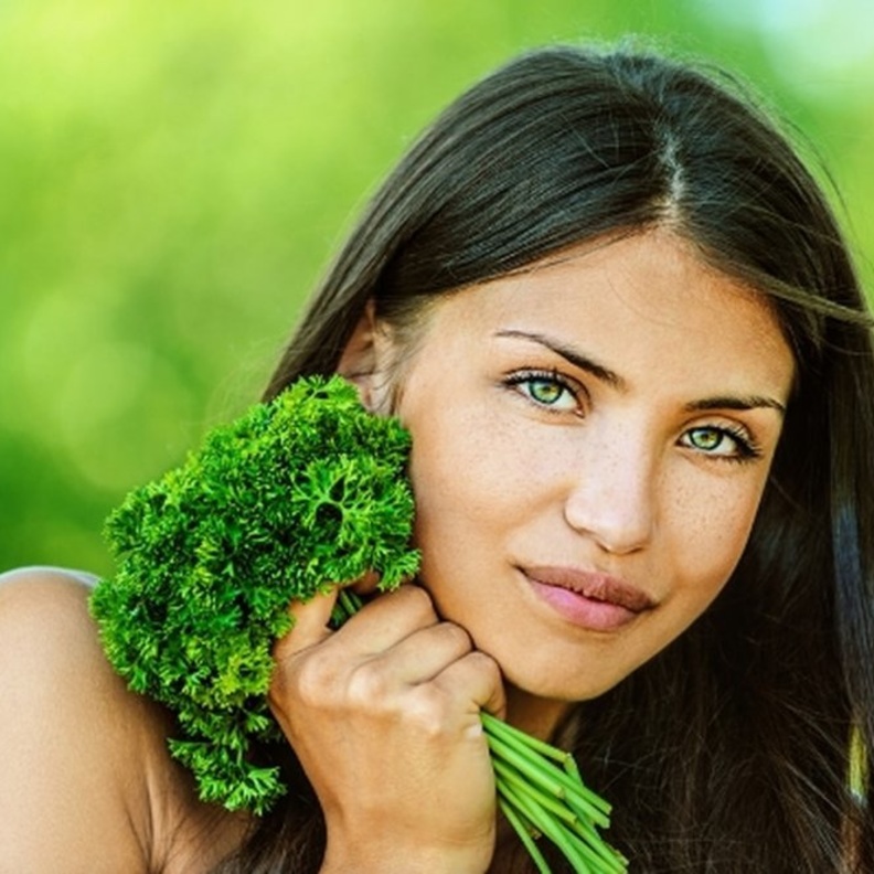 اغسلي وجهك يوميا بصابونه البقدونس