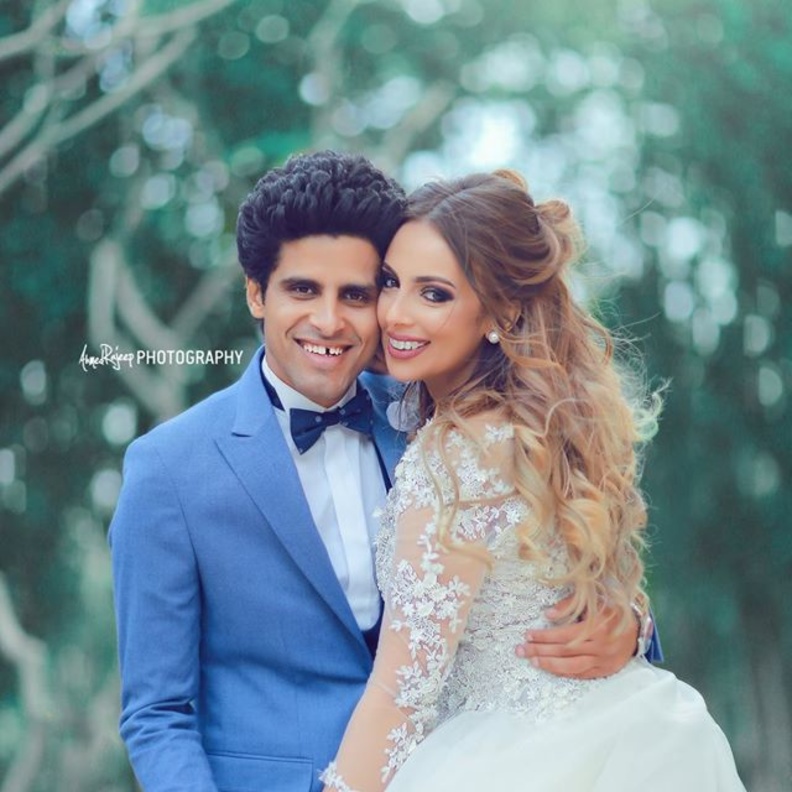 العروسان المرغني وعبدالفتاح بجلسة تصوير رومانسية