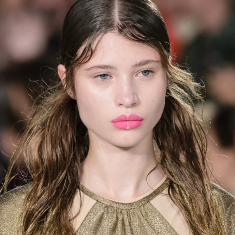 تسريحات شعر قصير ومبلل على خطى دار Maison Margiela