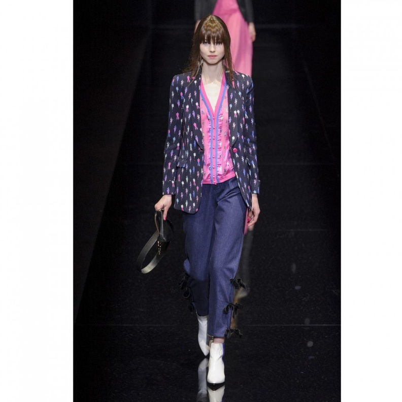 كلوي تجمع بين Chloe الرّمادي والالوان