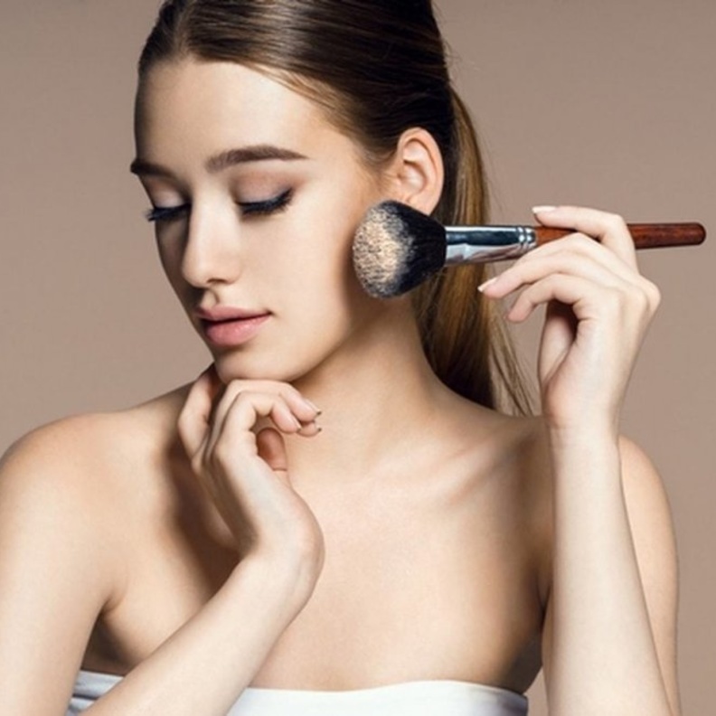 استخدمي بودرة الأطفال لتثبيت المكياج