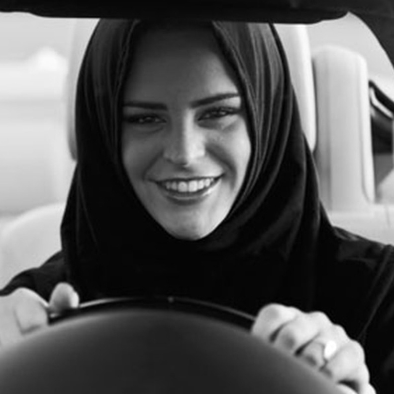نظام مكافحة التحرش يحمي السيدات من تصرفات المراهقين
