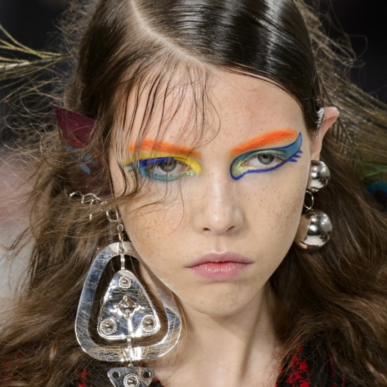 ظلال عيون مختلفة ومتناقضة في عرض Antonio Marras لخريف وشتاء 2018