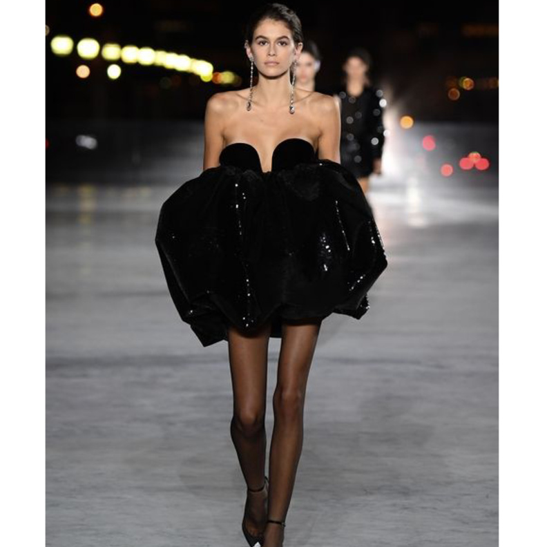 كايا غربر في عرض Bottega Veneta