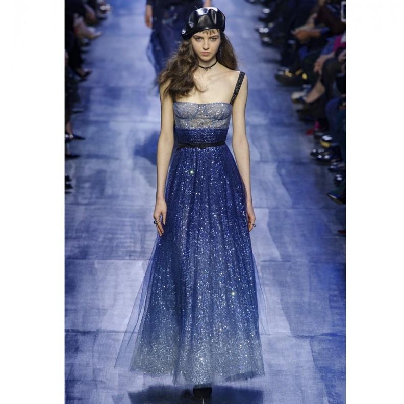 كارولينا هيريرا أجمل لون