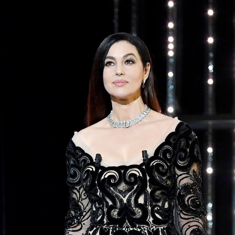 مونيكا بيلوتشي ترتدي عقد شوكر من كارتييه