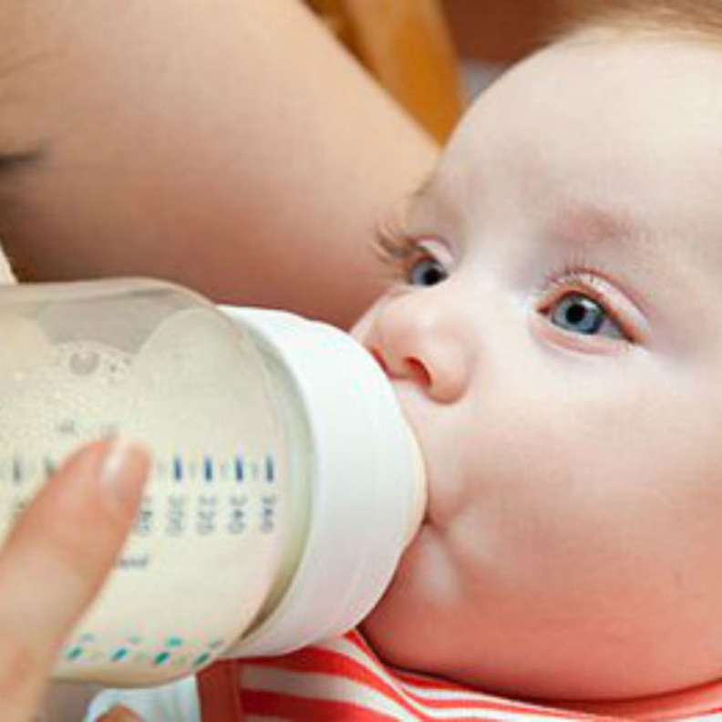 يحتاج الطفل إلى كميات حليب تتناسب مع وزنه