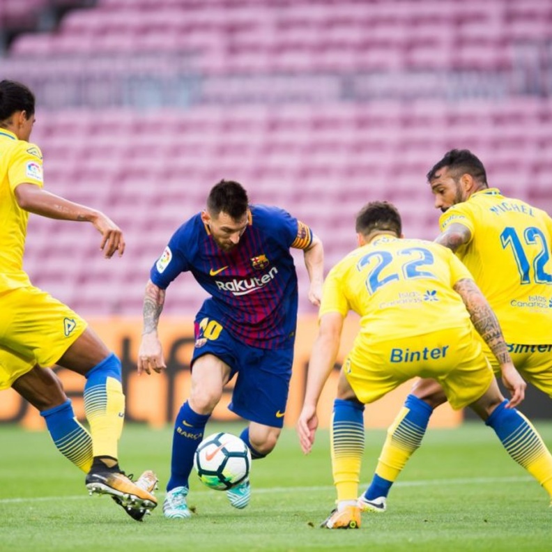 ميسي سجل ثنائية لفريق برشلونة في مرمى لاس بالماس