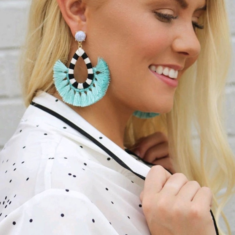 أقراط مروحية من Katerina Makriyianni