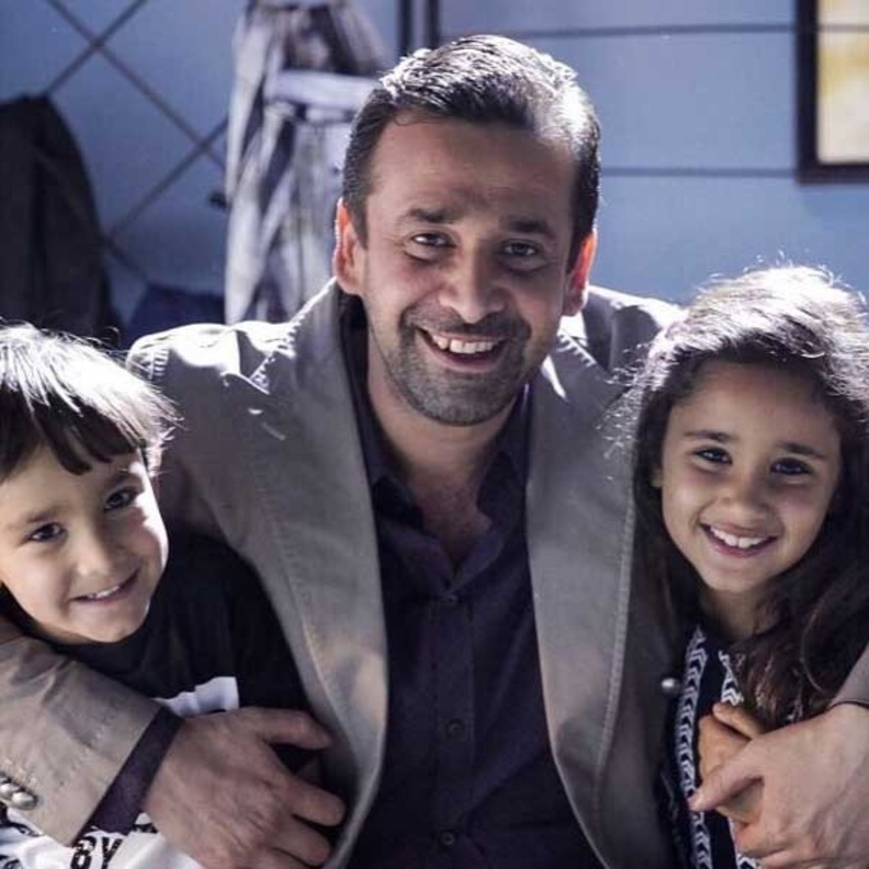 كريم عبد العزيز وابنيه