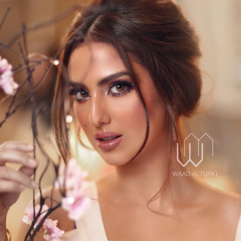 مكياج وردي للدكتورة خلود من ايات اليحي