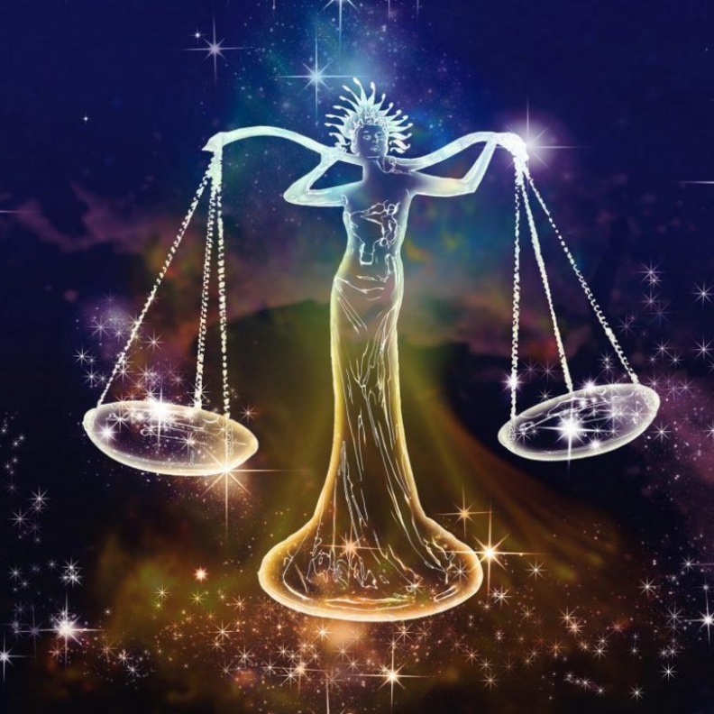 ينجذب الرجل الأسد الى المرأة الميزان بسبب جمالها وأناقتها وذكائها