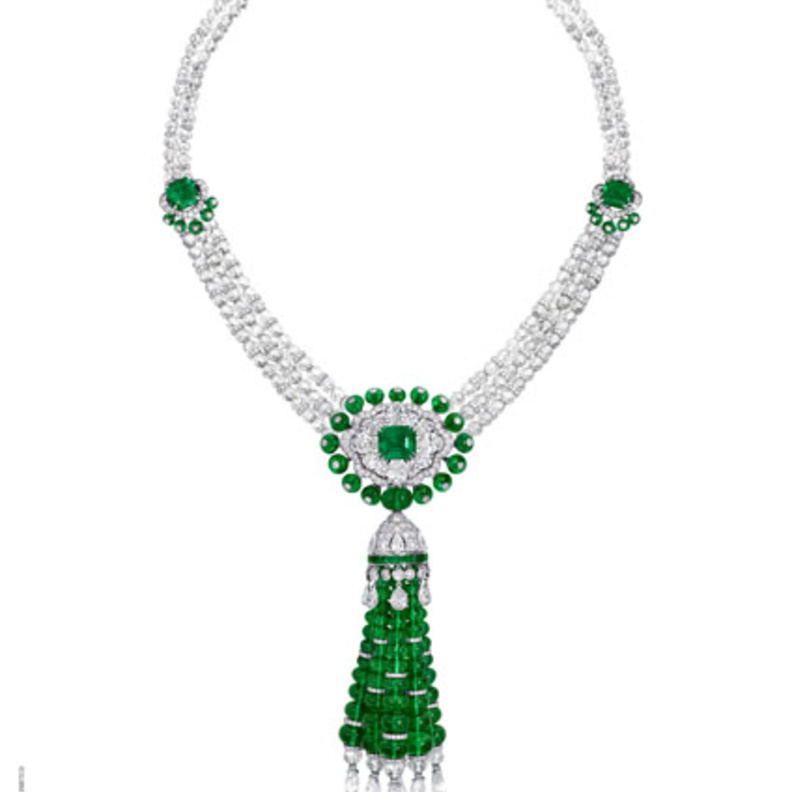 عقد Butterfly من الياقوت الأزرق