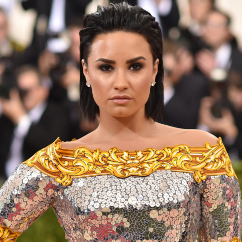 كيف ردت ديمي لوفاتو على شائعات مواعدتها لصديقها نيك جوناس