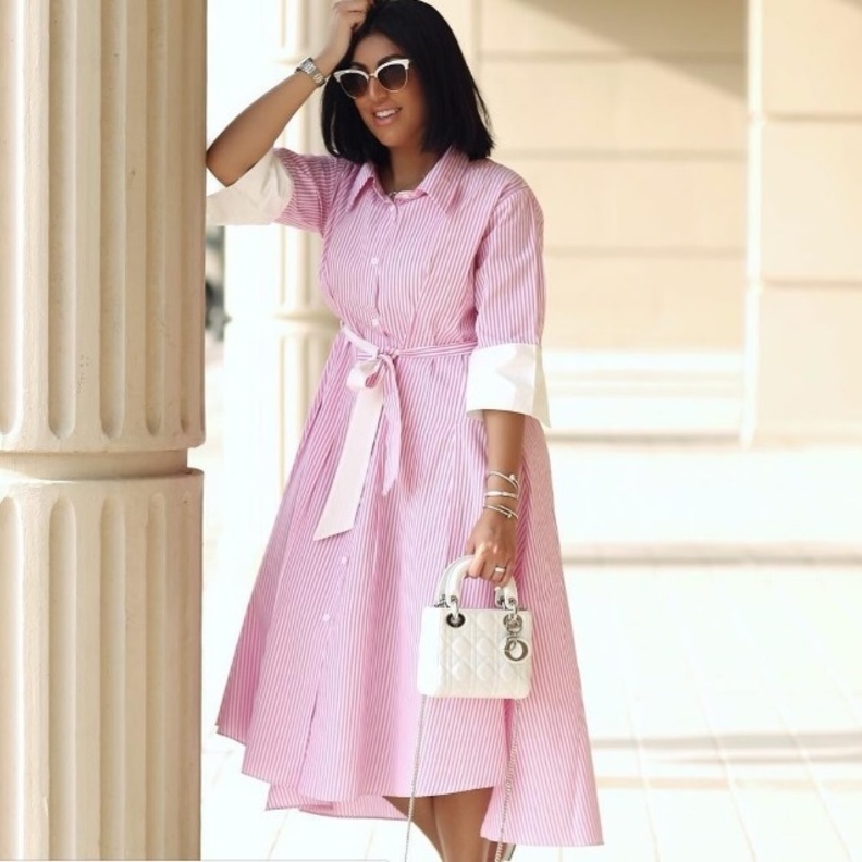 سندس القطان بطلة شبابية أنيقة بقميض زهري وبنطلون جينز