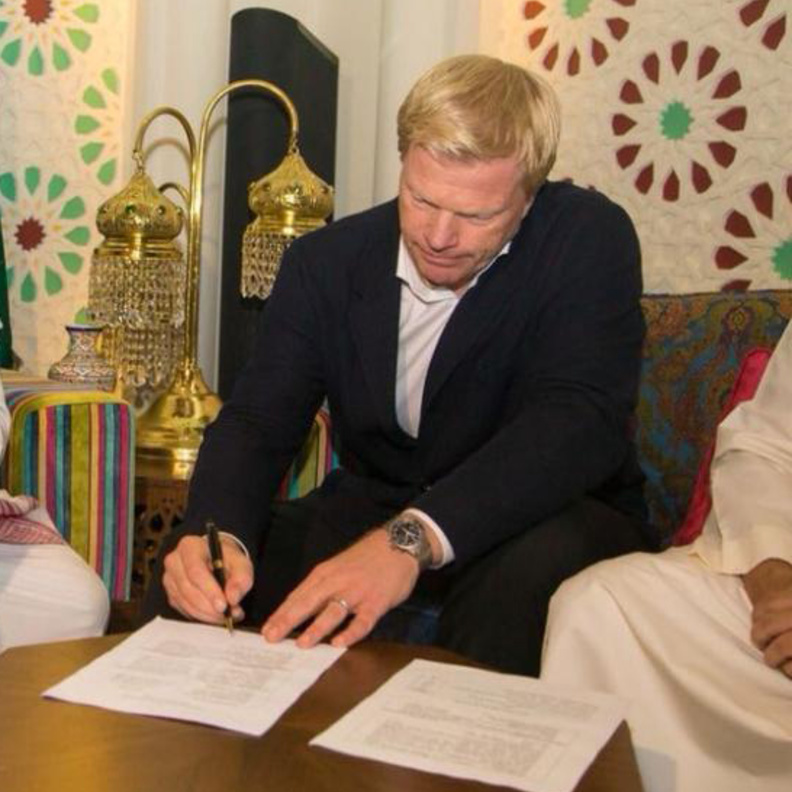 أوليفر كان يقدم برامج تدريبية لحراس مرمى المنتخب السعودي في كأس العالم