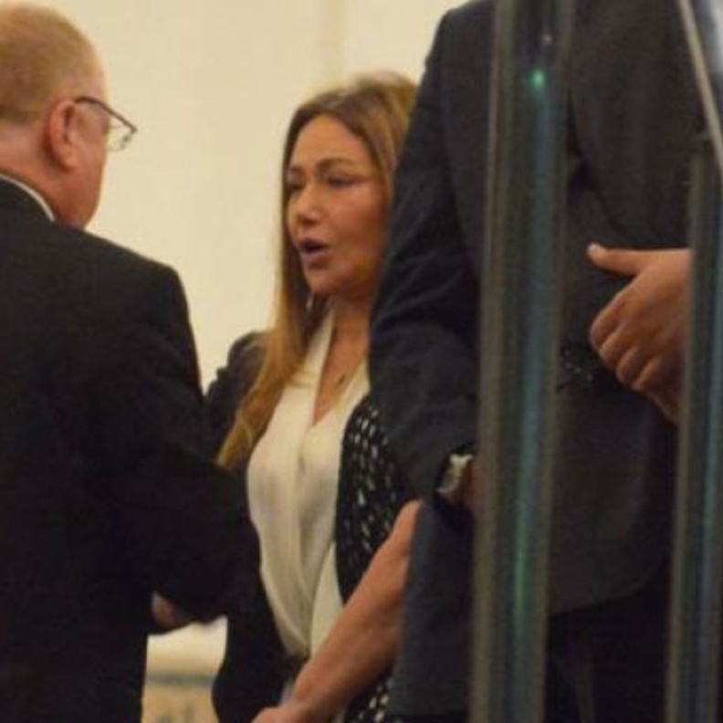 ليلى علوي في عزاء والدتها