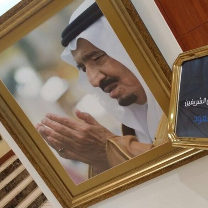 50 فنانا و فنانة يشاركون في معرض زوايا لونية