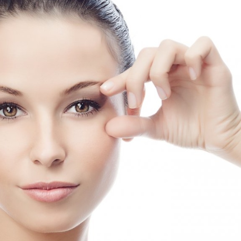 فوائد الأفوكادو للعناية بمحيط العينين