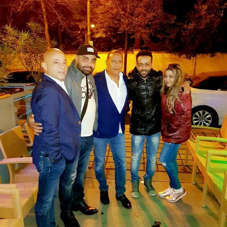 صورة لتامر عاشور مع زوجته 