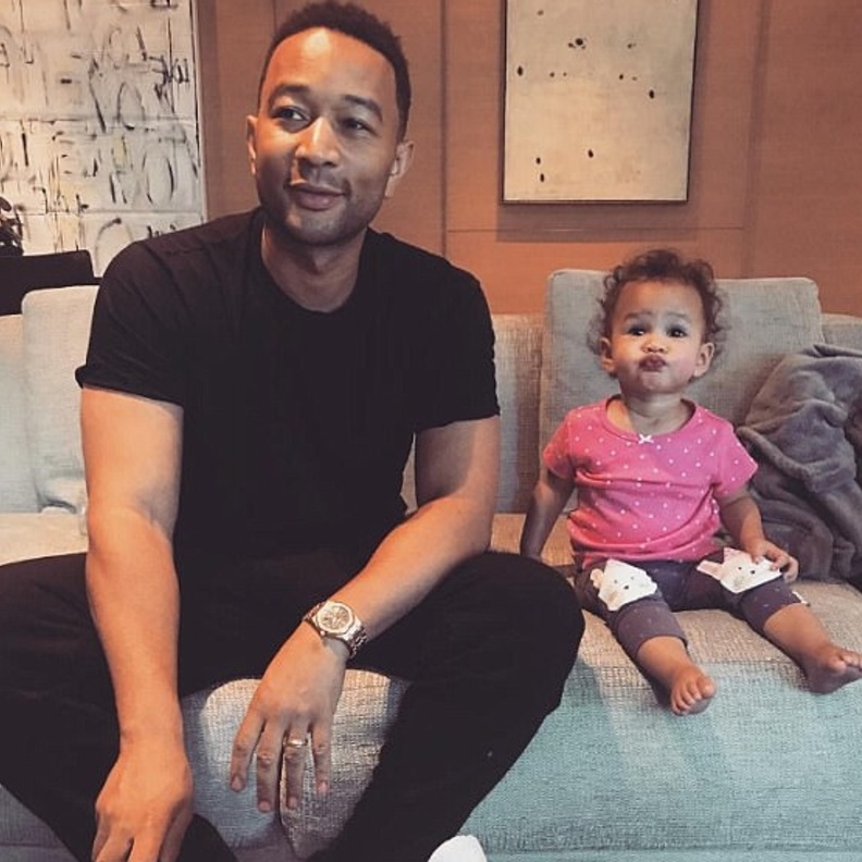 الشبه المذهل بين جون ليجند وابنته لونا