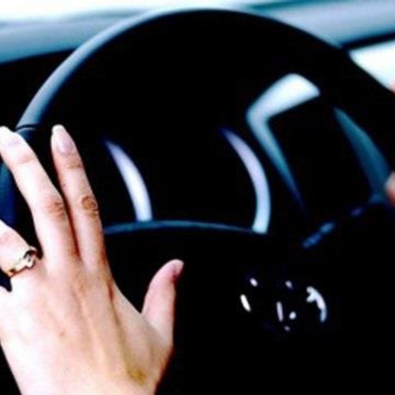 - اعلان استقدام خادمات برخص قيادة