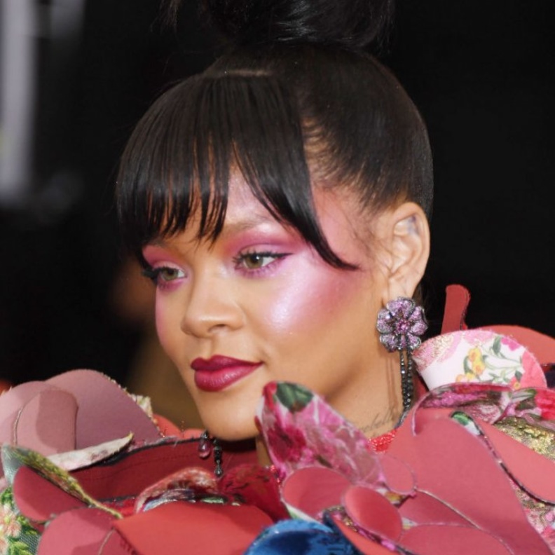 رسمات عيون ترتكز على الظلال البراقة مع توسيع العين بأسلوب كاتي بيري Katy Perry 