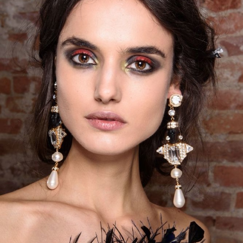 رسمات عيون قوية مع اللون الاحمر من Zadig.Voltaire.