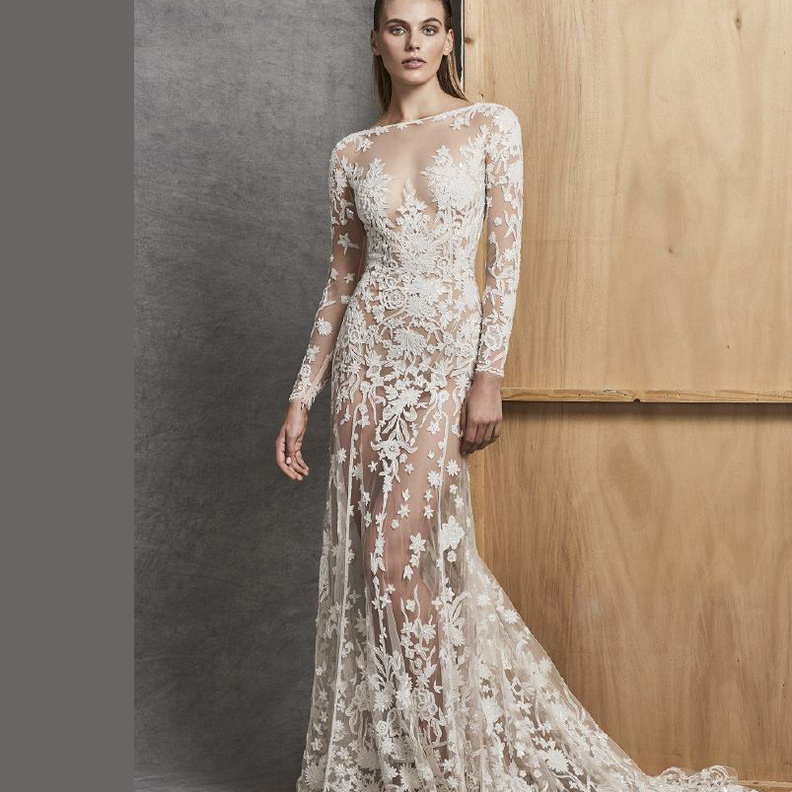 فستان مع حزام على الخصر من عرض زهير مراد