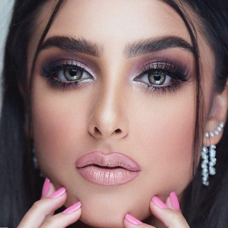 مكياج ناعم للعروس مع رسمة الكحل الجميلة