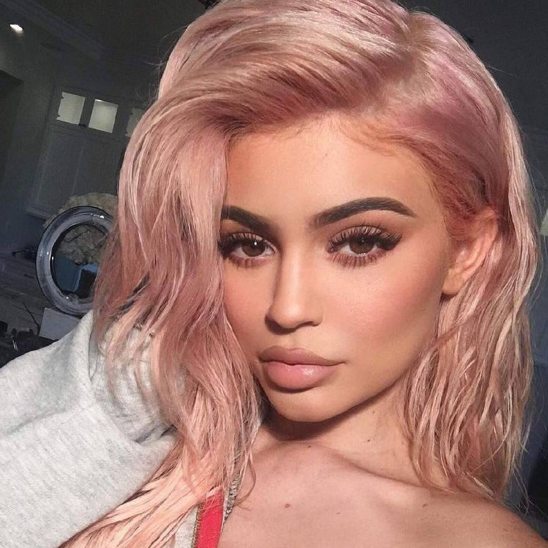 كايلي جينر بشعر rosegold