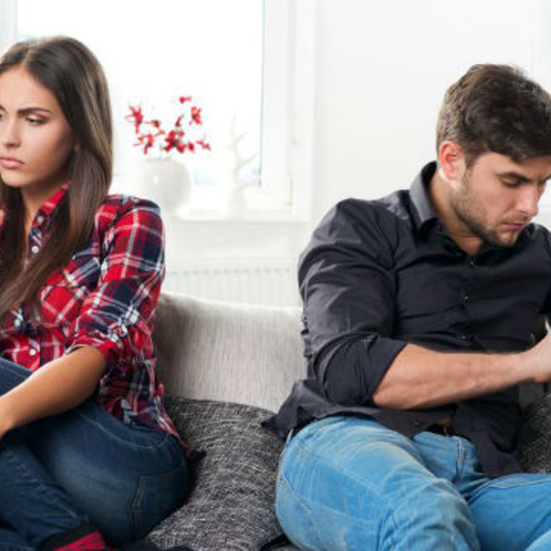 اضرار مواقع التواصل الاجتماعي علي العلاقة الزوجية