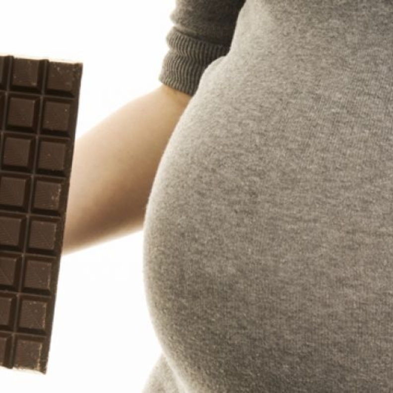 مخاطر الافراط في تناول السكريات اثناء الحمل