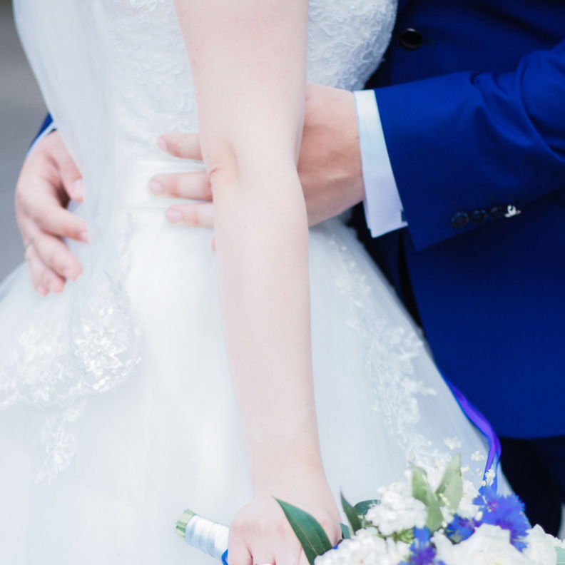 كل عروس تسعى للحصول على خصر نحيف