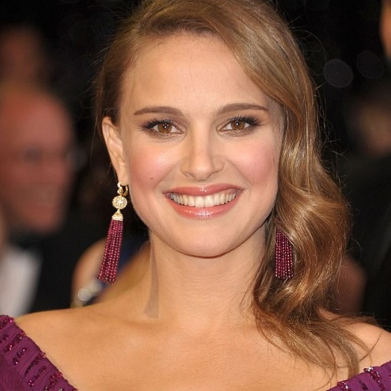 بشرة ناتالي بورتمان لا تشوبها شائبة