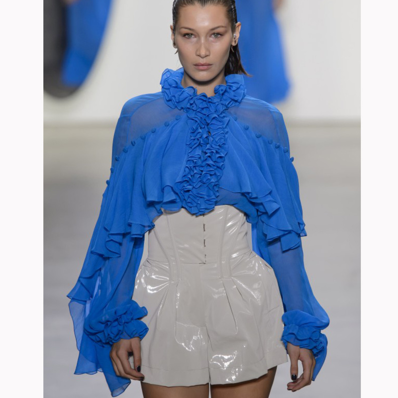 بلوزة شيفون مفرّشة من امبوريو ارماني