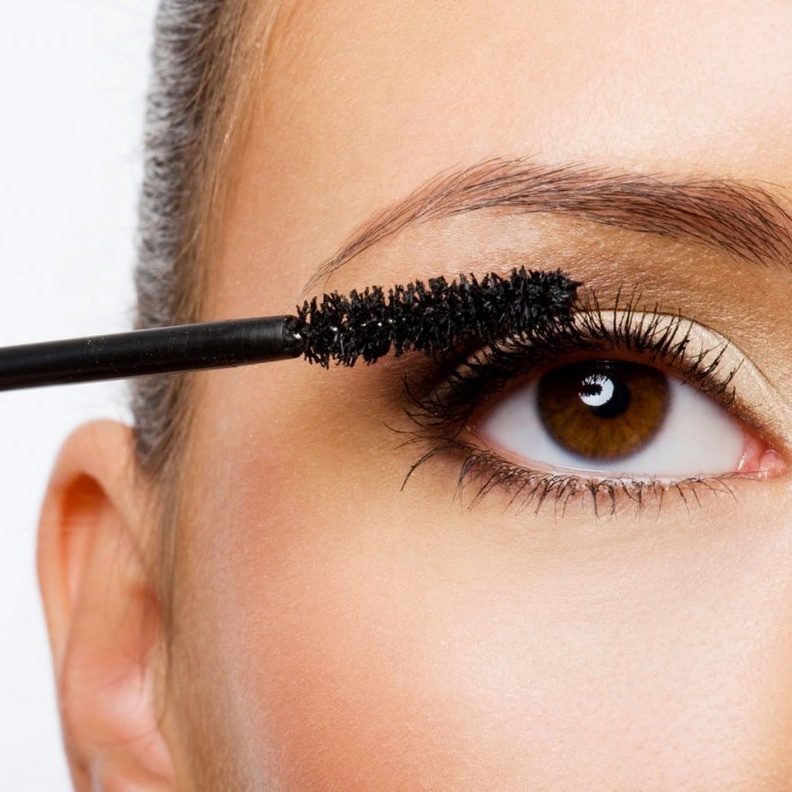 من السهل إعادة الماسكرا الجافة وكأنها جديدة