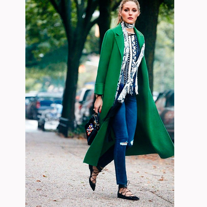 لوني شتائك بمعاطف أنيقة باللون الأحمر