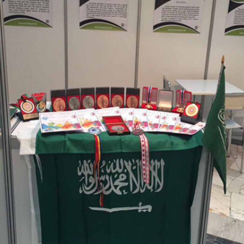 جانب من الميداليات التي نجح المخترعين السعوديين في تحقيقها 