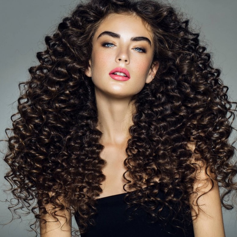 استعملي مشطا بأسنان عريضة