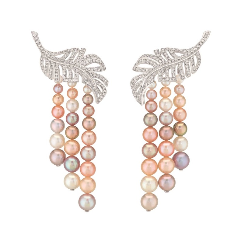 أقراط شانيل من الذهب الأبيض والماس واللؤلؤ