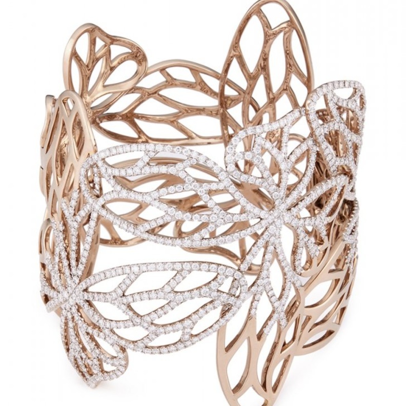 اسوارة من آن سيستيرون Anne Sisteron