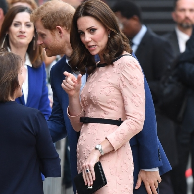 كيت ميدلتون الضحكة لاتفارق وجهها