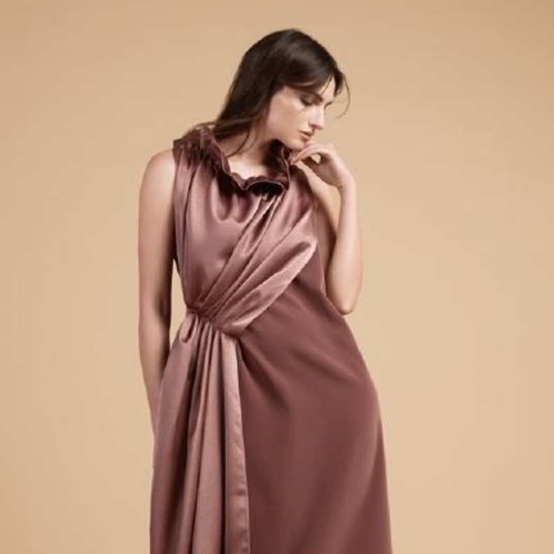 التصميم الأول