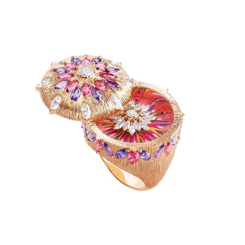 قلادة بياجيه من الذهب والماس