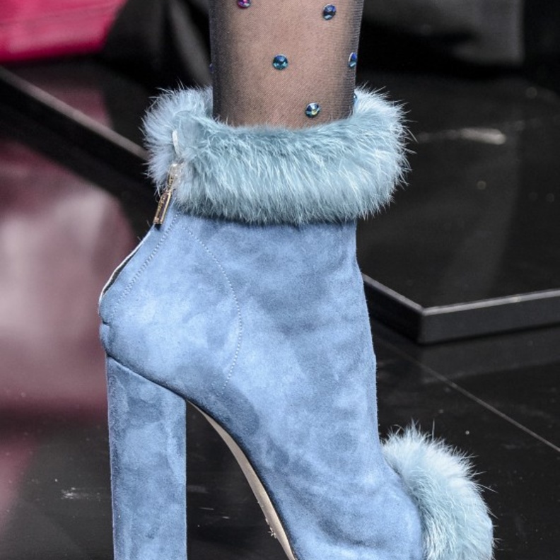 حذاء عصري مع الفرو الناعم من دار ايترو Etro.