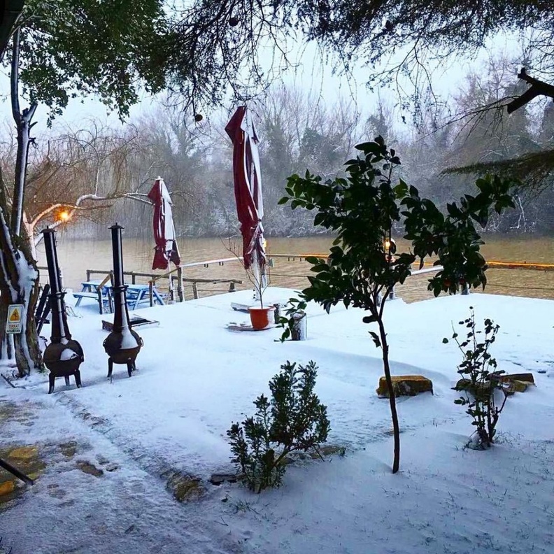 توجد بلدة بولينزكواى في مقاطعة Beykoz في إسطنبول