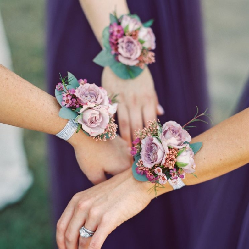 سوار بسيط مناسب لوصيفات العروس.