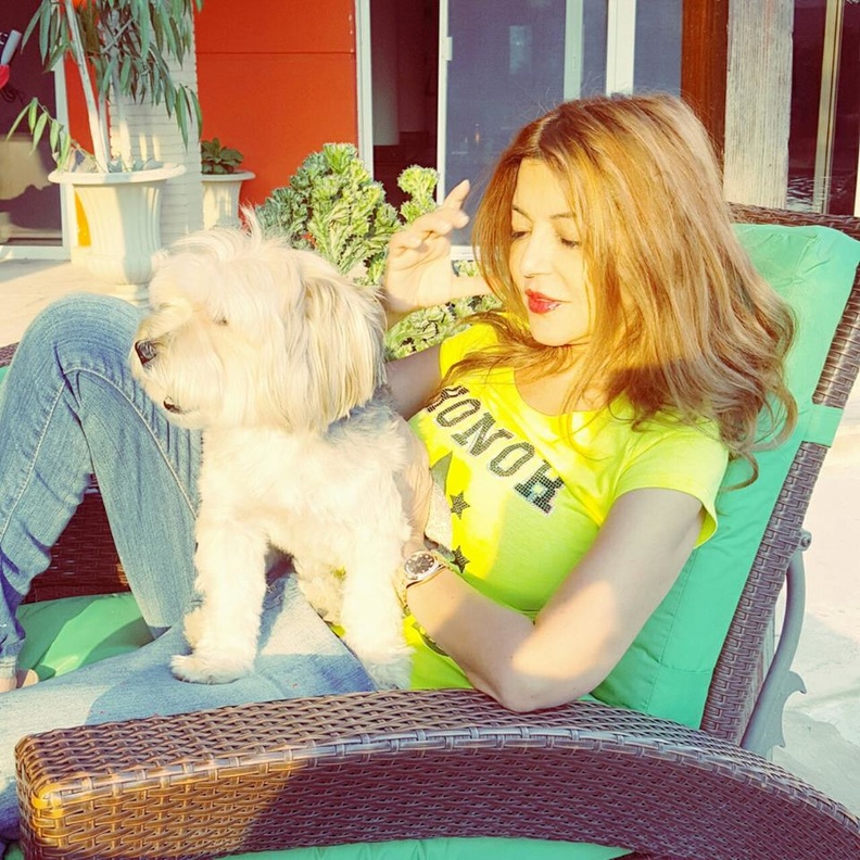 سميرة سعيد مع كلبها