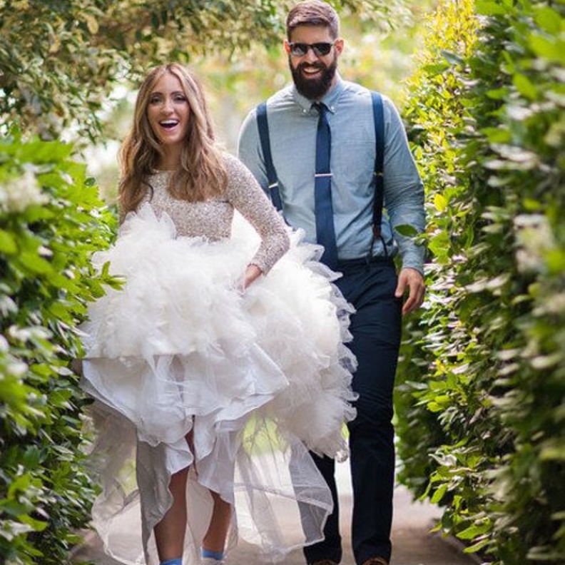 عروسان بالحذاء الرياضي